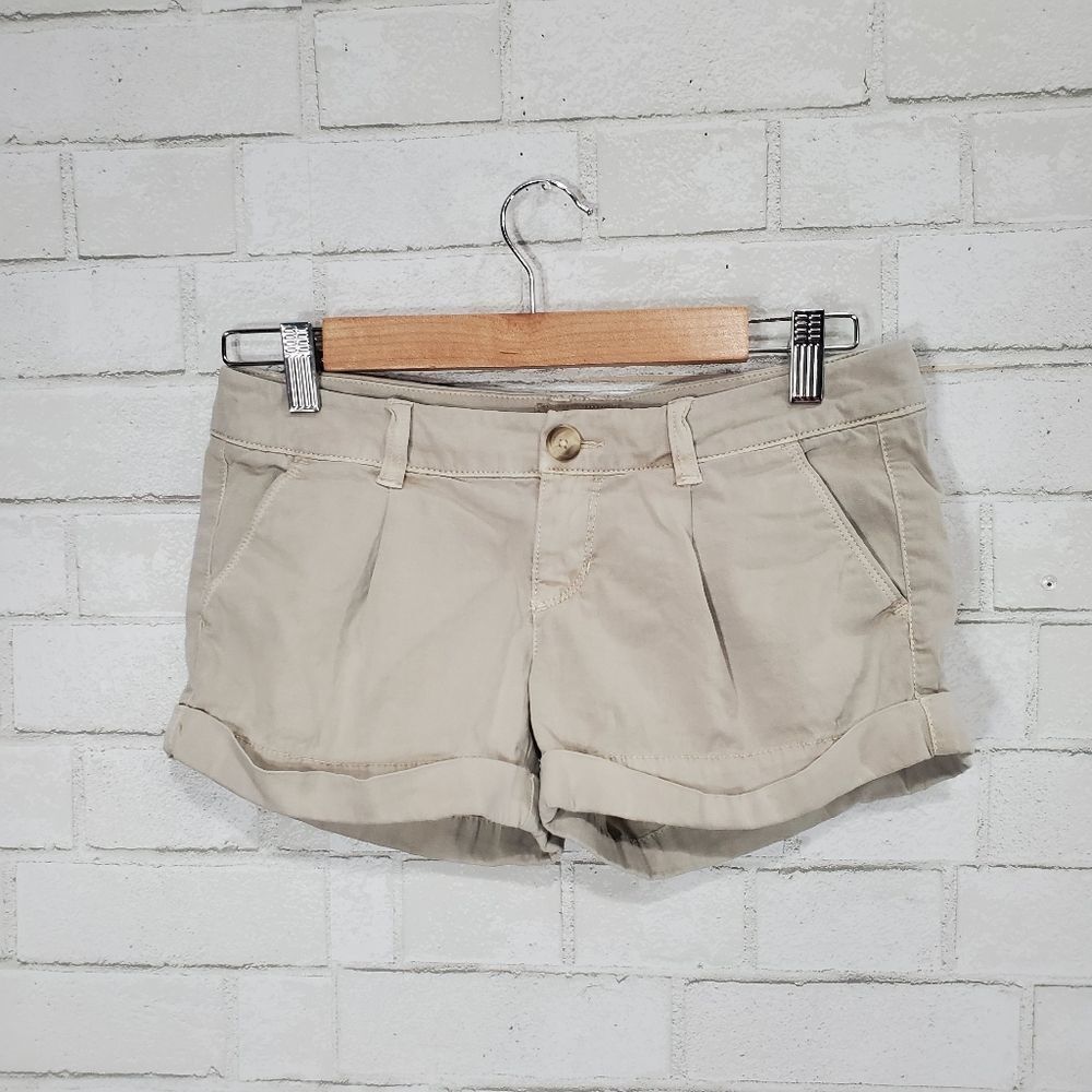 AEO cream shorts‎
